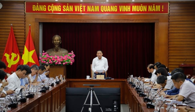 Bộ trưởng Nguyễn Văn Hùng chủ trì cuộc họp tập thể lãnh đạo Bộ VHTTDL về việc quán triệt, triển khai một số nhiệm vụ trọng tâm thời gian tới - Ảnh 1.