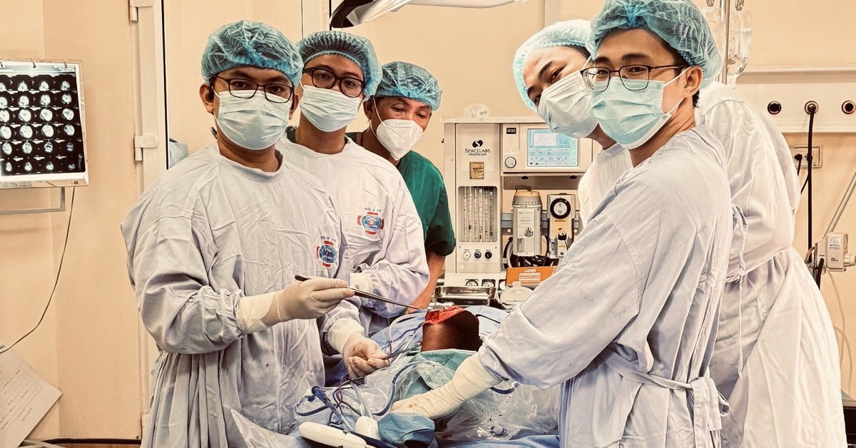 Thay khớp gối 'đặc biệt' cho bệnh nhi ung thư xương, bảo tồn chân ‘lành lặn’