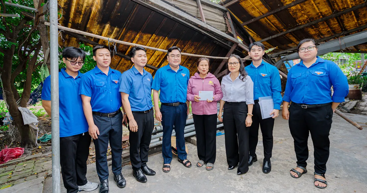 Ho Chi Minh City visits 5 families affected by storms