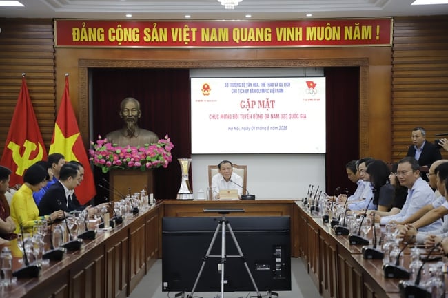 Bộ trưởng Nguyễn Văn Hùng gặp mặt, chúc mừng Đội tuyển bóng đá U23 Việt Nam vô địch U23 Đông Nam Á - Ảnh 1.