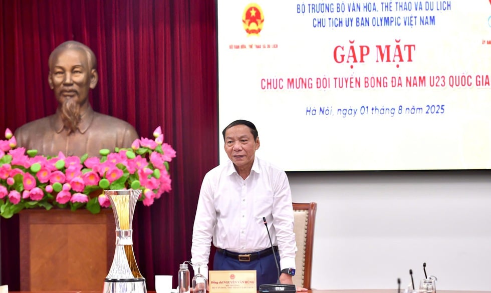HLV Kim Sang-sik và các học trò được trao tặng Bằng khen Thủ tướng, Bộ trưởng nói lời xúc động - Ảnh 5.