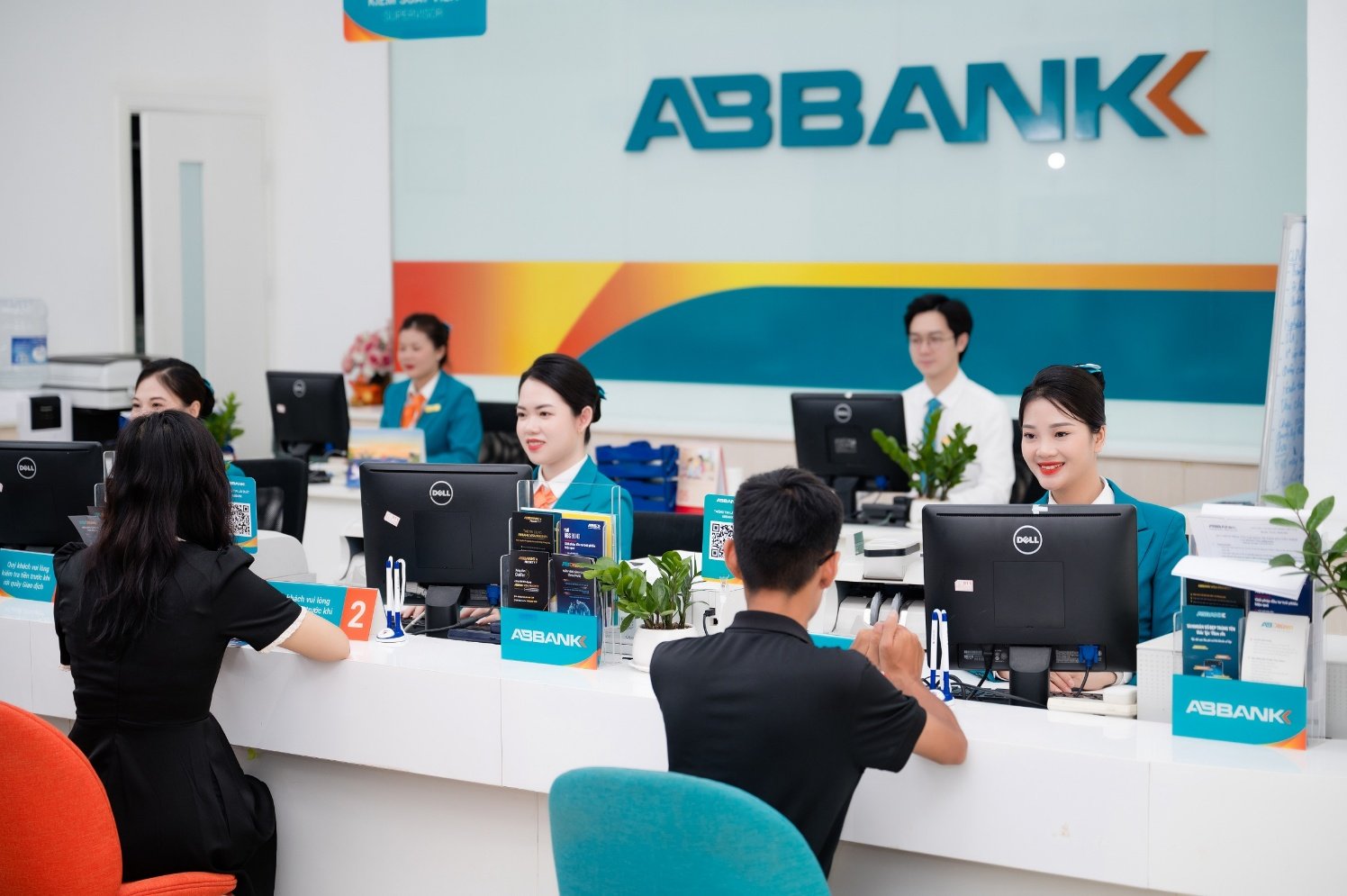 Quý II/2025: ABBANK hoàn thành hơn 90% kế hoạch lợi nhuận năm, các hoạt động kinh doanh cốt lõi bứt phá mạnh mẽ- Ảnh 1.