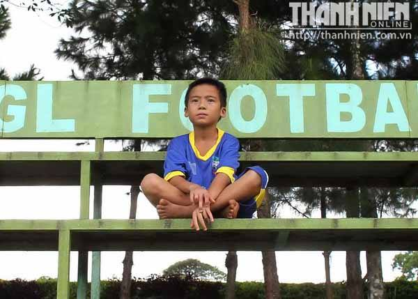 'Siêu nhân' Trần Gia Huy ngày nào, nay đã khoác áo HAGL đá V-League - Ảnh 1.