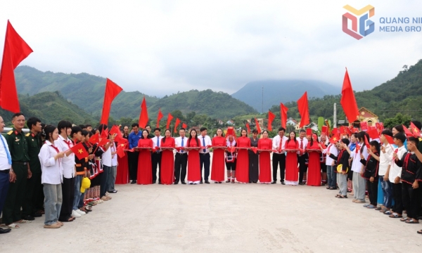 Xã Quảng Tân gắn biển công trình chào mừng Đại hội đại biểu Đảng bộ xã