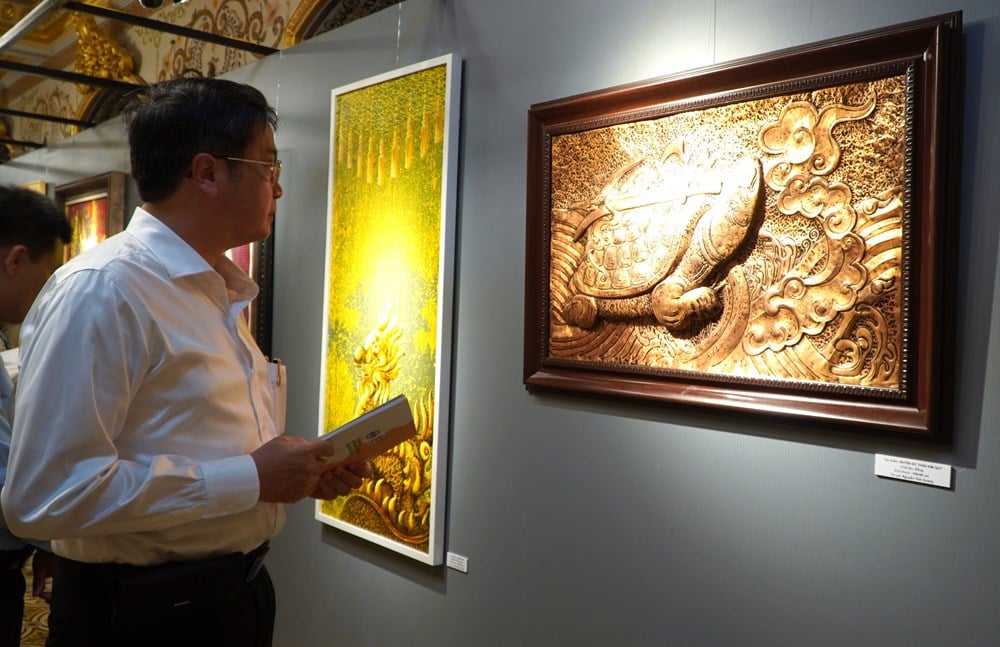 Displaying unique works about the Four Sacred Animals at Hue heritage site - photo 3