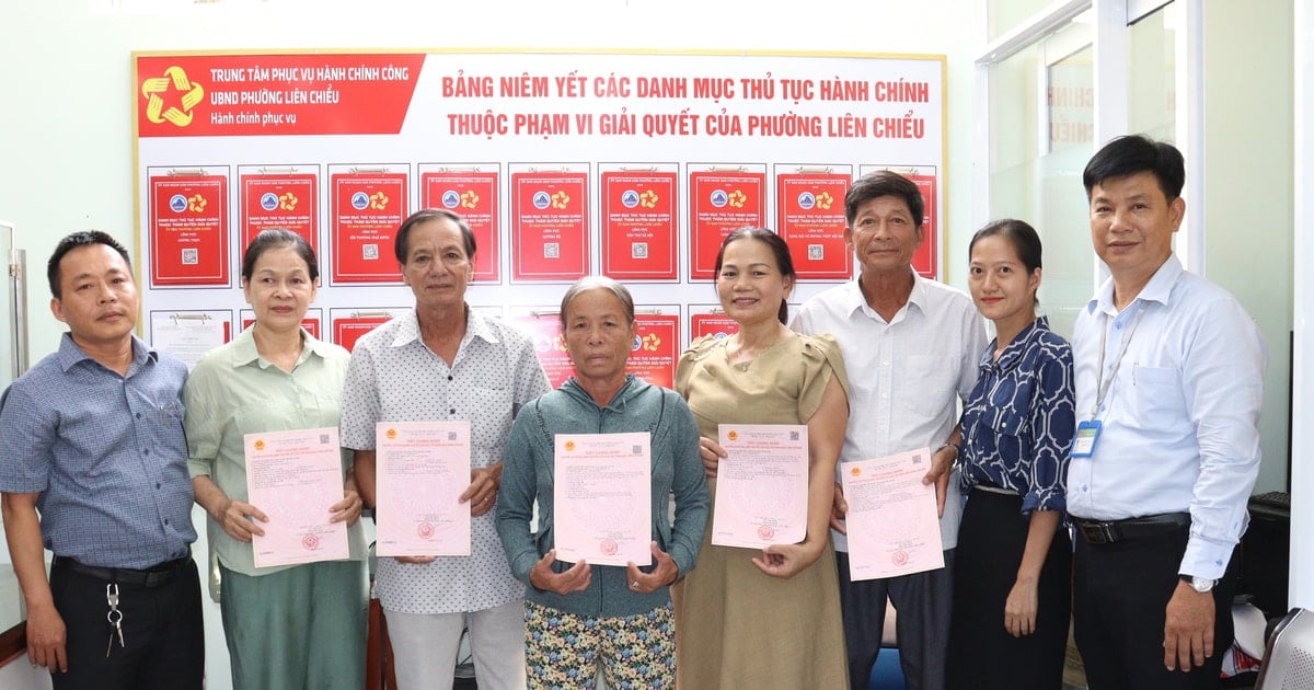 Lien Chieu Ward allocated land and issued the first 14 pink books.