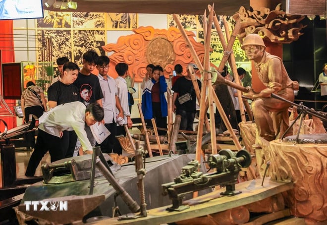 ttxvn-bao-tang-ho-chi-minh-01.jpg