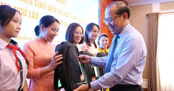 ជួបសំណេះសំណាលជាមួយគណៈប្រតិភូគ្រូបង្រៀនឆ្នើម និងសិស្សសាលា Nguyen Du Lao - Vietnam Bilingual School