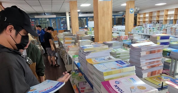 Đừng để sách giáo khoa trở thành gánh nặng cho các gia đình