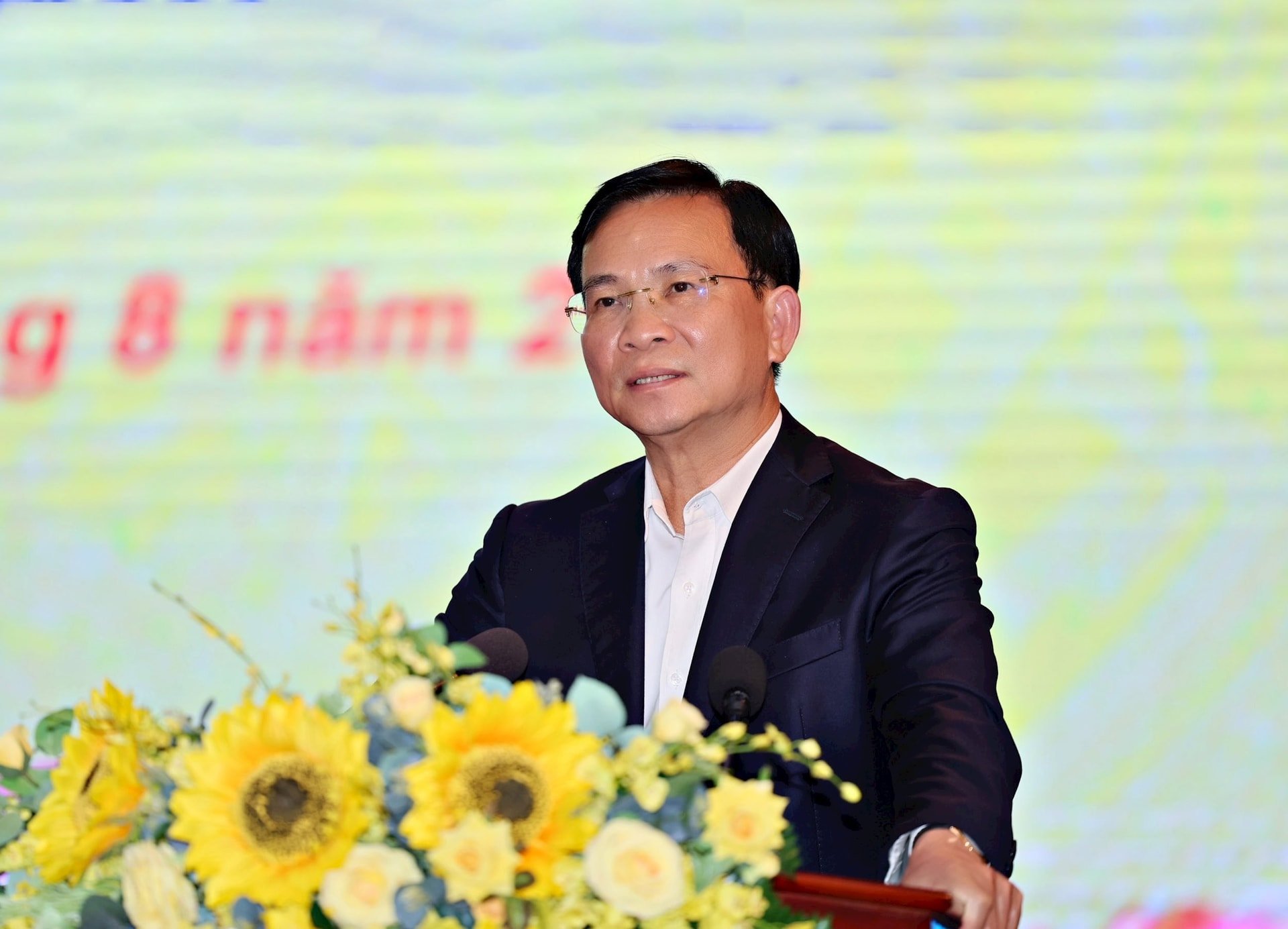 Le secrétaire adjoint du Comité provincial du Parti et président du Comité populaire provincial de Lam Dong, Ho Van Muoi, a pris la parole lors de la cérémonie.