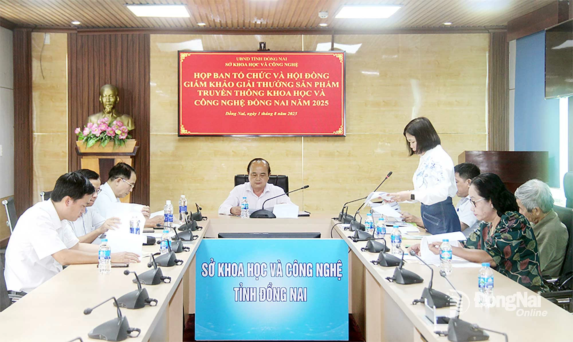 Phó Giám đốc Sở Khoa học và Công nghệ Võ Hoàng Khai chủ trì cuộc họp. Ảnh: Hải Quân