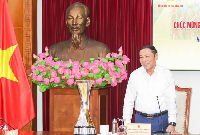 Bộ trưởng Nguyễn Văn Hùng: Chiến thắng của Đội tuyển U23 Việt Nam đã tạo hiệu ứng lan tỏa, giúp chúng ta càng thêm tin tưởng vào sự phát triển của bóng đá nước nhà - Ảnh 3.