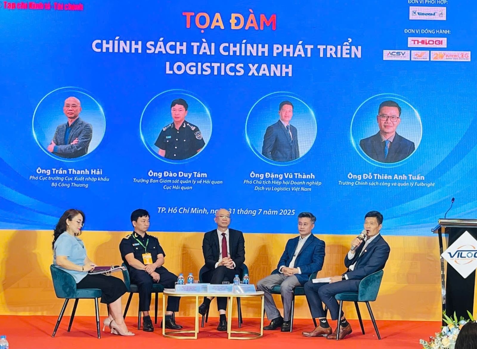 Các đại biểu chia sẻ giải pháp phát triển ngành logictics tại tọa đàm “Chính sách tài chính phát triển logistics xanh” diễn ra chiều 31/7 tại TP Hồ Chí Minh.