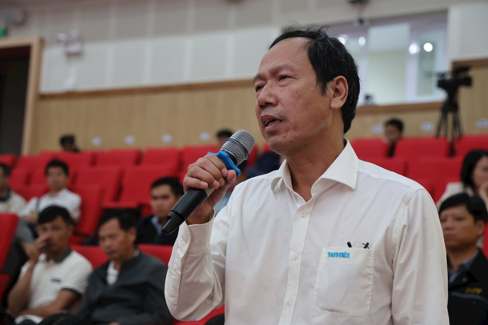 Le journaliste du journal Que Ha - Thanh Nien a posé des questions sur le déblaiement des sites et le prix des terrains des grands projets dans la région.