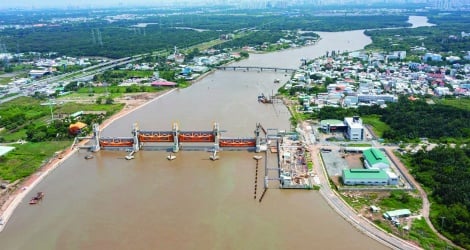 គម្រោងការពារទឹកជំនន់ 10,000 ពាន់លានដុង ហៀបនឹង "រស់ឡើងវិញ"
