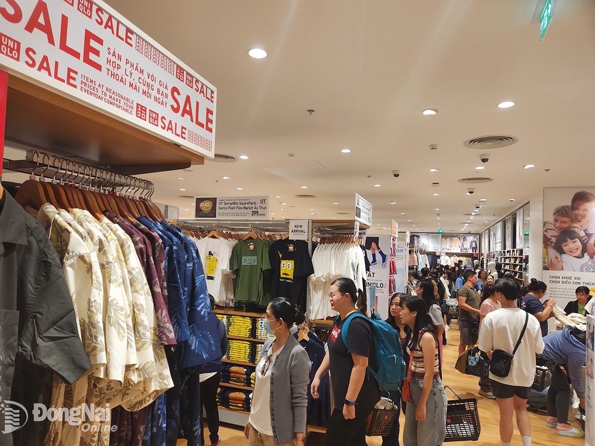 Doanh thu bán lẻ hàng hóa ước đạt hơn 188,3 ngàn tỷ đồng