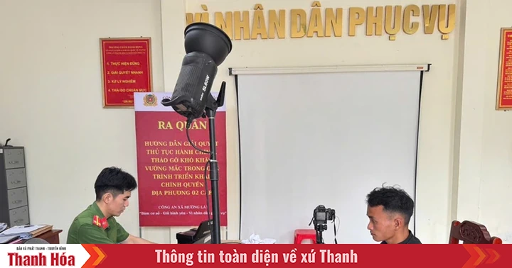 Công an xã Mường Lát hướng dẫn giải quyết thủ tục hành chính trong triển khai chính quyền địa phương 2 cấp