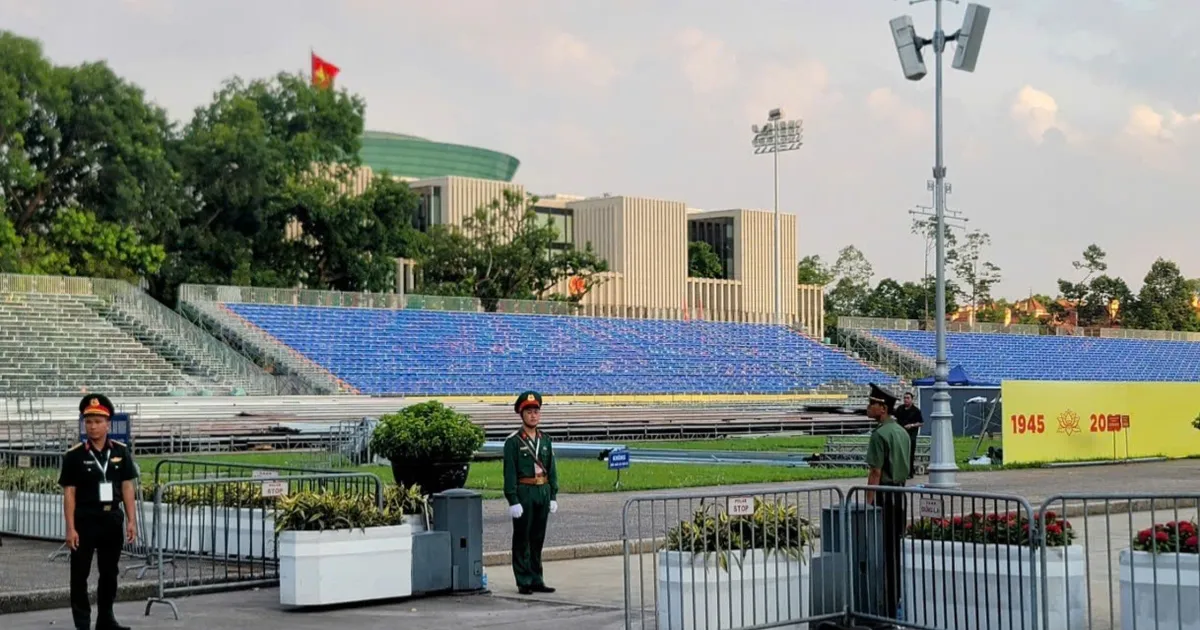 ជួសជុល​ជា​បន្ទាន់ និង​បញ្ចប់​ស្តង់​នៅ​ទីលាន Ba Dinh សម្រាប់​ពិធី A80