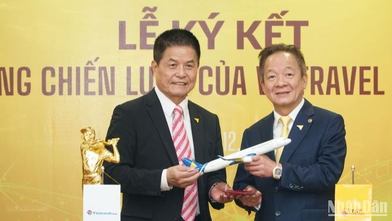 A T&T Group és a Vietravel Airlines képviselői részvényátruházási szerződést írtak alá.