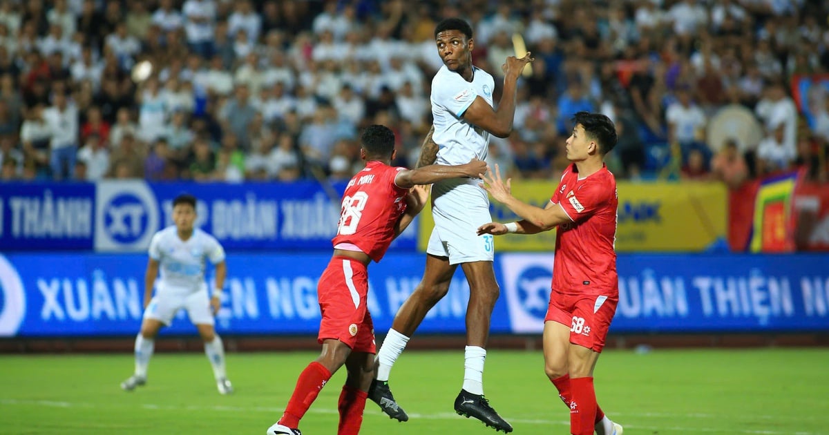 Kyle Hudlin ខ្សែប្រយុទ្ធ 2.06m របស់ Nam Dinh: អ្នកចាំទី V-League មាន 'សុបិន្តអាក្រក់'