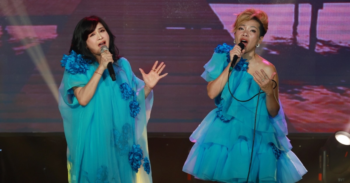 Thanh Lam - Ha Tran ស្លៀក​សម្លៀក​បំពាក់​ដែល​ត្រូវ​គ្នា ហើយ​ច្រៀង​បទ​ភ្លេង​យ៉ាង​សុខដុម