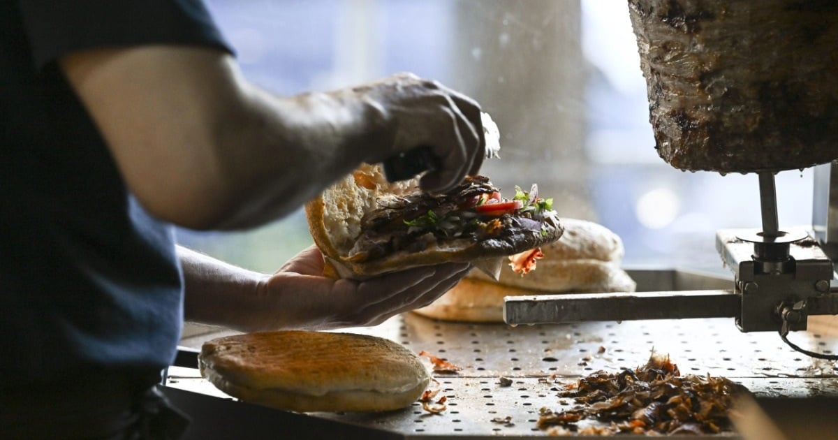 Döner Kebab: រូបភាពនៃសេដ្ឋកិច្ចរបស់ប្រទេសអាល្លឺម៉ង់តាមរយៈ Skewer