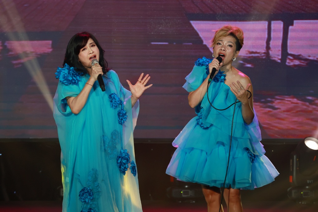 Thanh Lam - Hà Trần diện trang phục đồng điệu, song ca ăn ý - 1