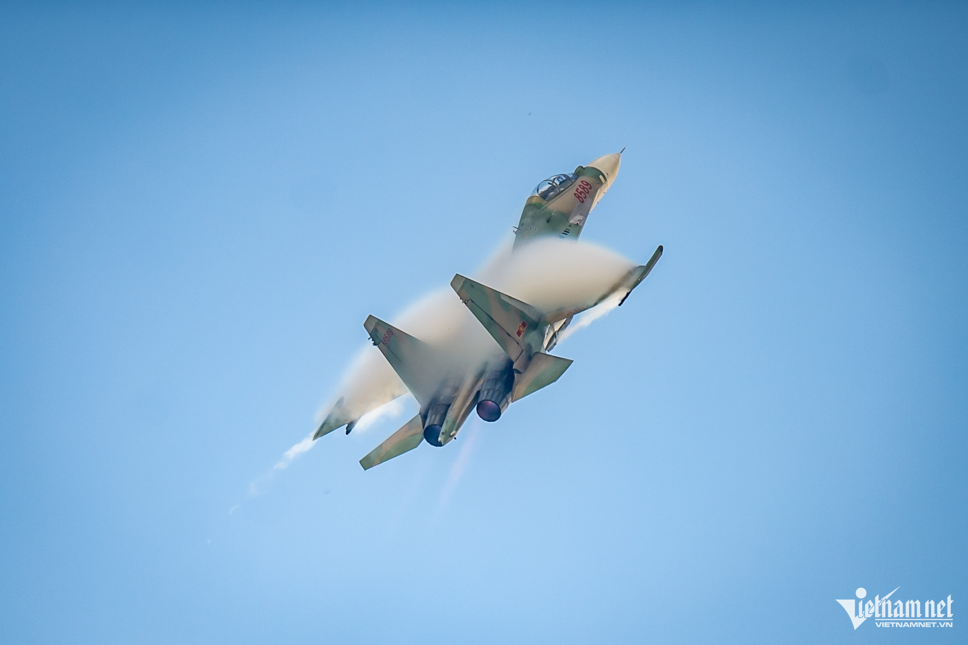 El extraño ensayo de formación "rompevientos" del Su-30MK2 y el Yak-130