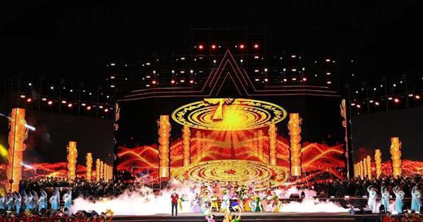 'Dưới cờ vinh quang': Kết nối quá khứ, hiện tại, tương lai trong xúc cảm và tự hào