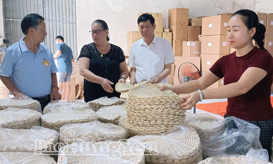 ស្ត្រី​ដែល​ពូកែ​ខាង​សេដ្ឋកិច្ច​នៅ​ឃុំ Tien Hai