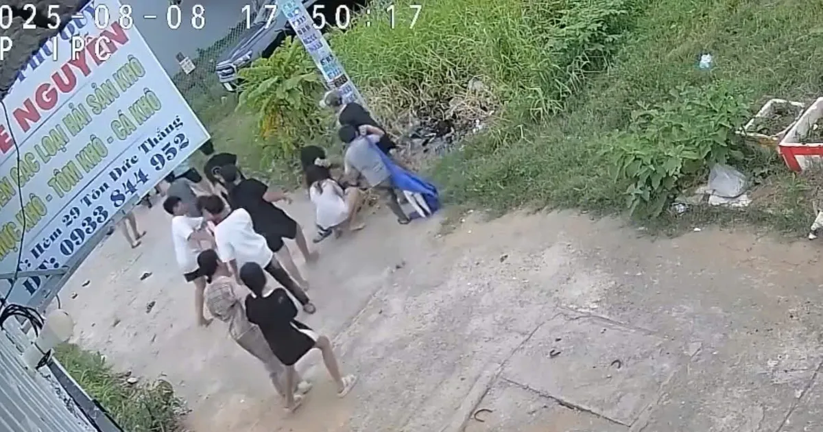 Lâm Đồng: Nữ sinh 12 tuổi bị nhóm bạn dùng vỏ chai bia, tay, chân đánh hội đồng