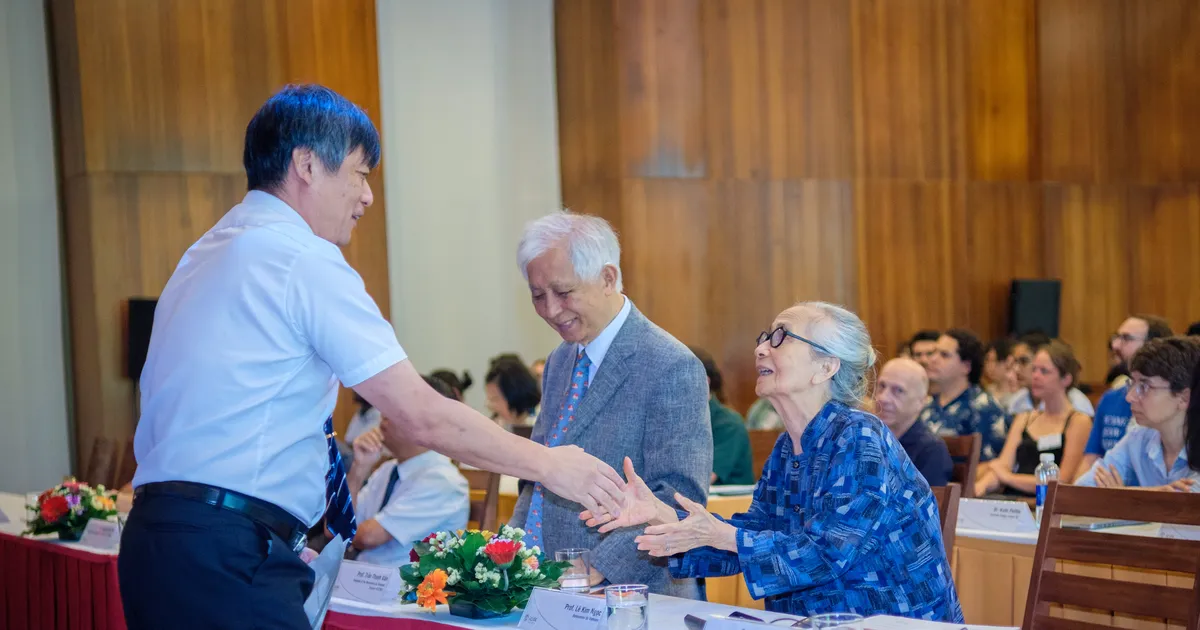 Nearly 150 physicists come to Vietnam to discuss the universe and the history of stars.
