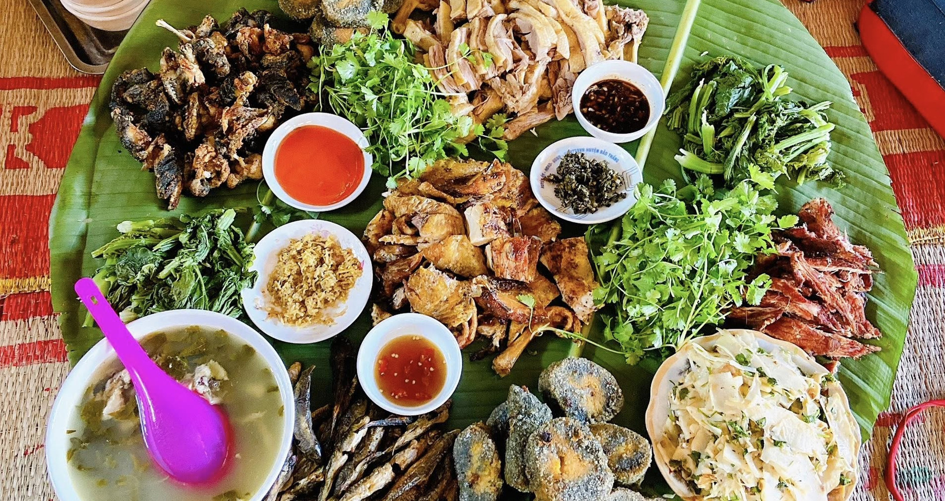 តារាស្រី Tay បង្អួតអាហារប្រចាំថ្ងៃ ពិសេសលើភ្នំ 'មិនចំណាយលុយទិញ'