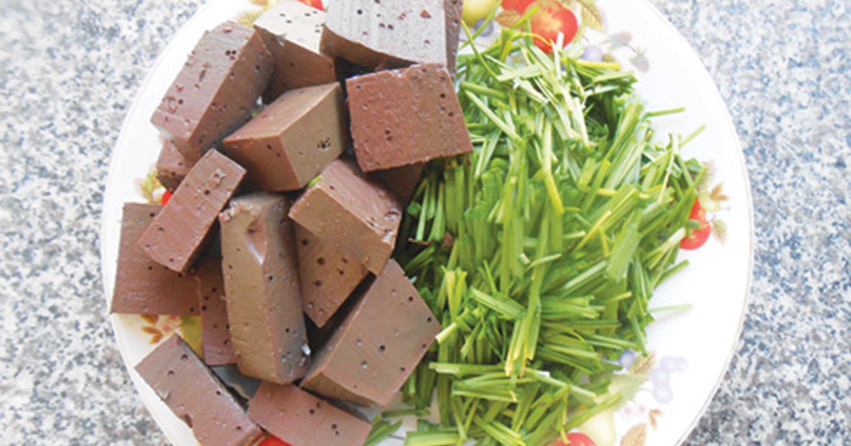 Tiết luộc: Đang giảm cân có nên ăn, bệnh gì cần lưu ý?