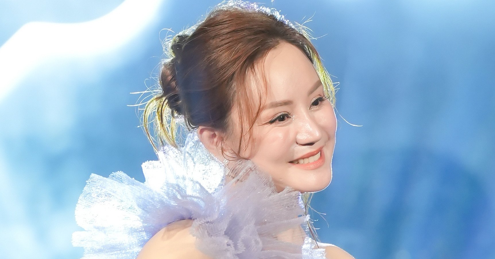 Singer Vy Oanh said 'I used to think about holding hands with Jimmii Nguyen' in front of her rich husband