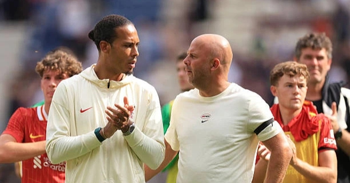 Van Dijk và HLV Liverpool bất đồng quan điểm sau trận thua Crystal Palace