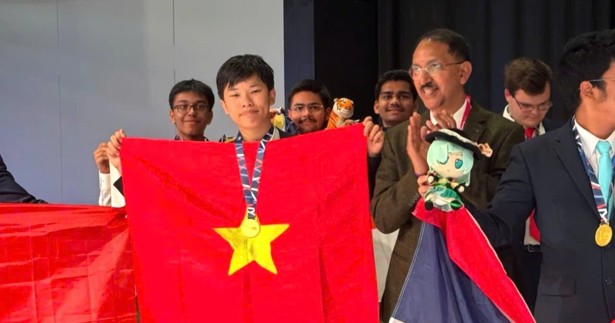 ‘Cú đúp’ Huy chương Vàng Olympic Vật lý của nam sinh Nghệ An