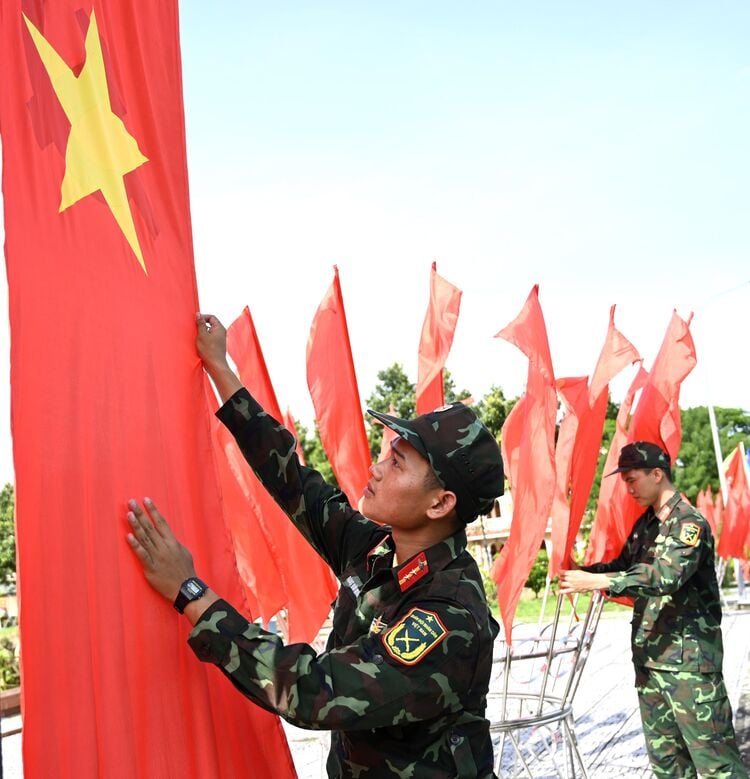 Hanging the national flag on September 2nd holiday