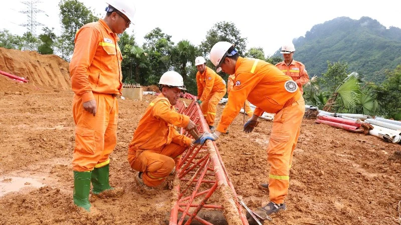 [Ảnh] Huy động mọi nguồn lực để hoàn thành Đường dây 500kV Lào Cai-Vĩnh Yên
