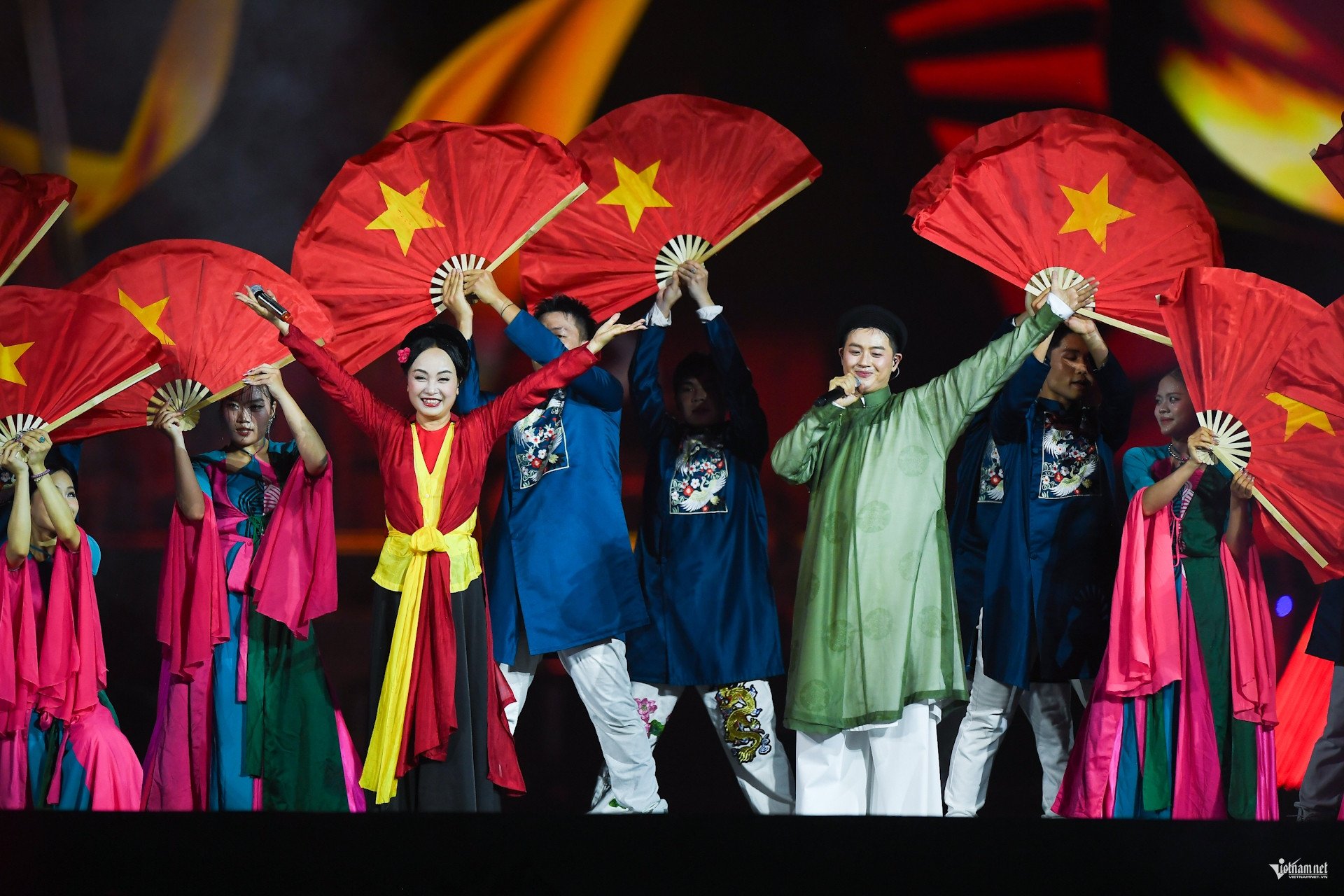 Bùng nổ cảm xúc concert “Tổ quốc trong tim”