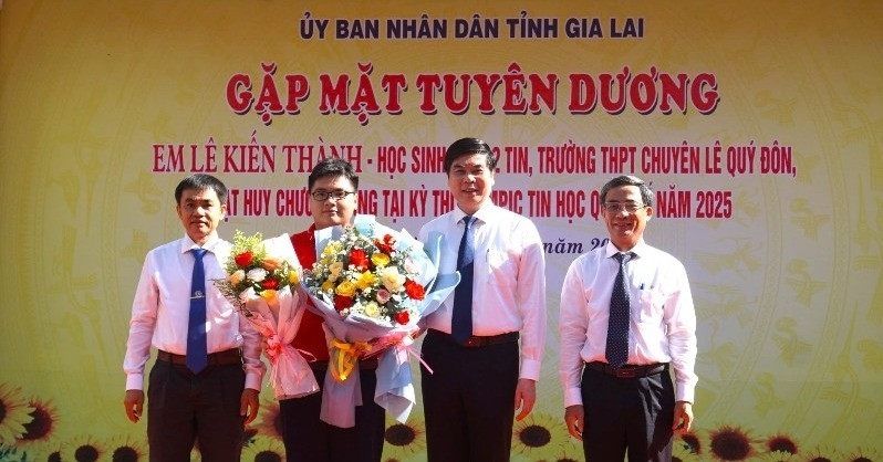 រង្វាន់ 100 លានដុងសម្រាប់និស្សិតប្រុសដែលឈ្នះមេដាយមាសនៅអូឡាំពិកអន្តរជាតិផ្នែកព័ត៌មានវិទ្យា
