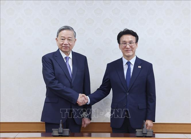 Le secrétaire général To Lam rencontre le Premier ministre sud-coréen Kim Min Seok