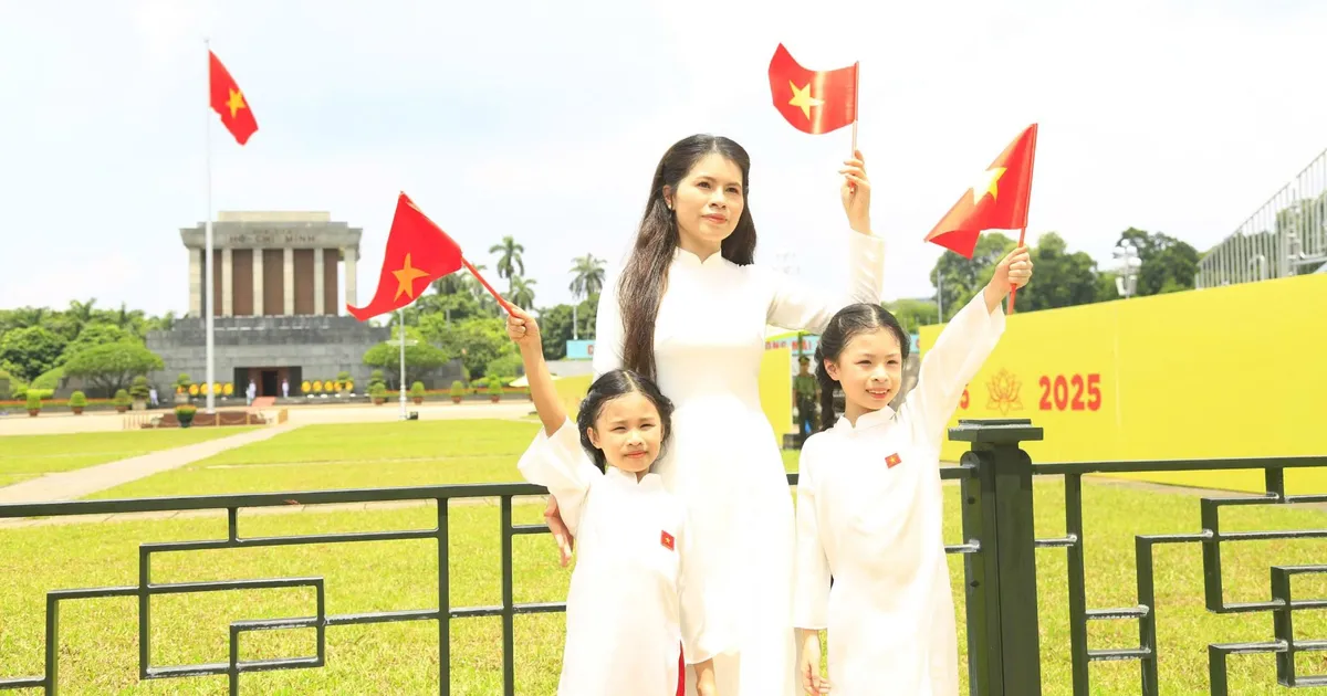 Hào hứng trước thềm Quốc khánh tại Quảng trường Ba Đình
