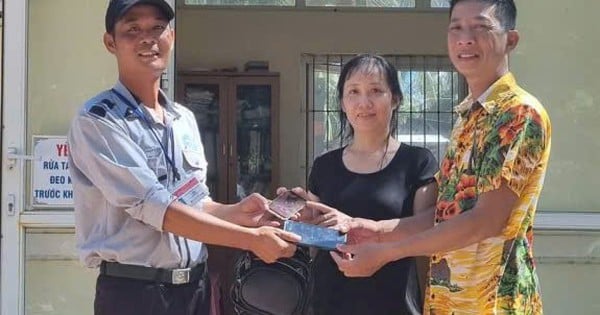 ដោយប្រើឧបករណ៍រាវរកដែក បានរកឃើញវត្ថុមានតម្លៃមួយ បាត់ដោយភ្ញៀវទេសចរស្រីម្នាក់