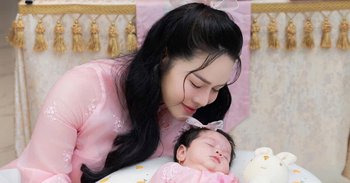 La actriz Nhat Kim Anh, de 40 años, vive en paz con sus hijos en una villa de 20 mil millones