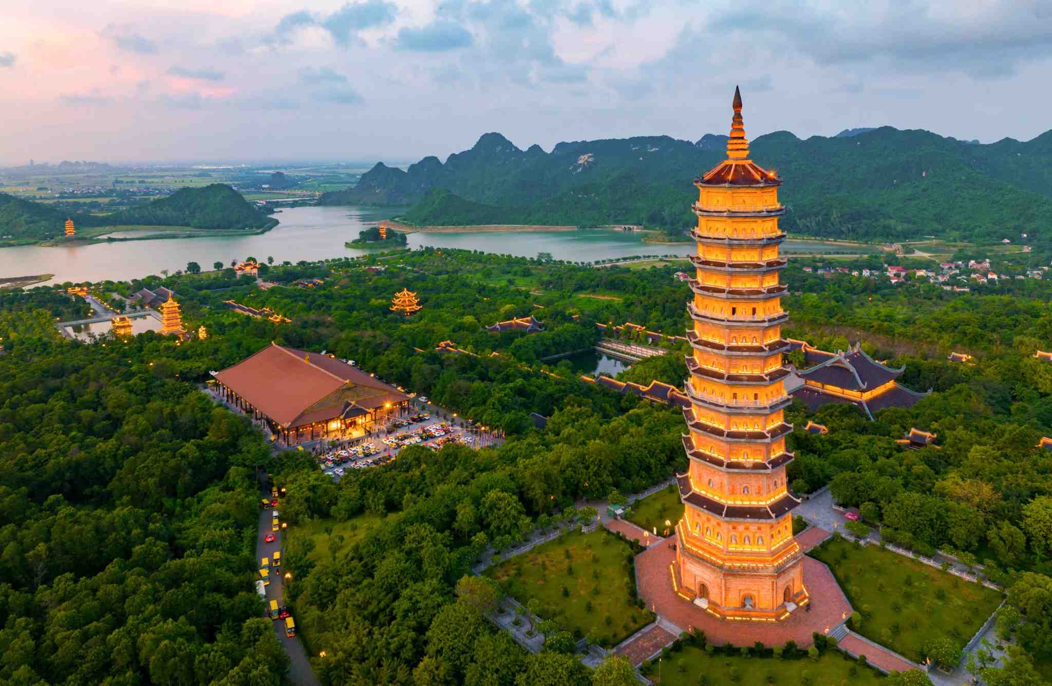 เจดีย์ Bai Dinh ใน Ninh Binh ได้รับการยกย่องให้เป็นจุดหมายปลายทางที่โดดเด่น