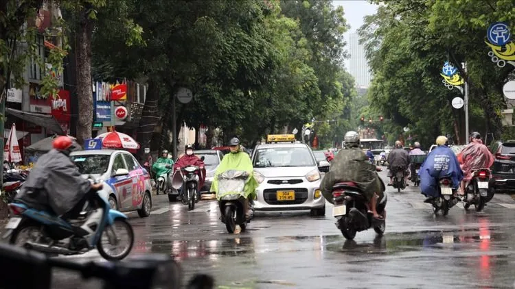 TPHCM mưa dông về chiều, có khả năng xảy ra lốc, sét