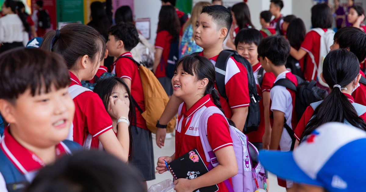 ទីក្រុងហូជីមិញ៖ សិស្សានុសិស្សនៃសាលាក្រៅសាធារណៈមានក្តីរំភើបរីករាយក្នុងការត្រលប់ទៅសាលារៀនវិញសម្រាប់ឆ្នាំសិក្សាថ្មី។