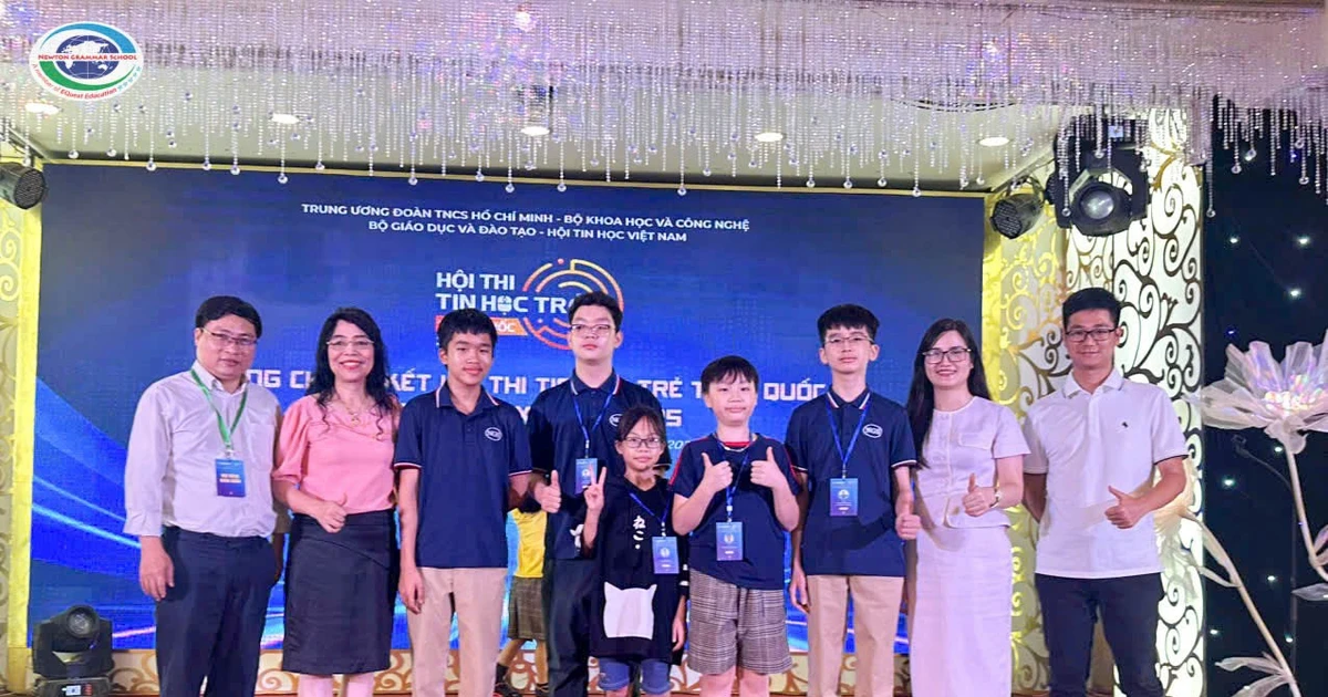 Các em học sinh nhỏ trường Newton tiếp bước anh