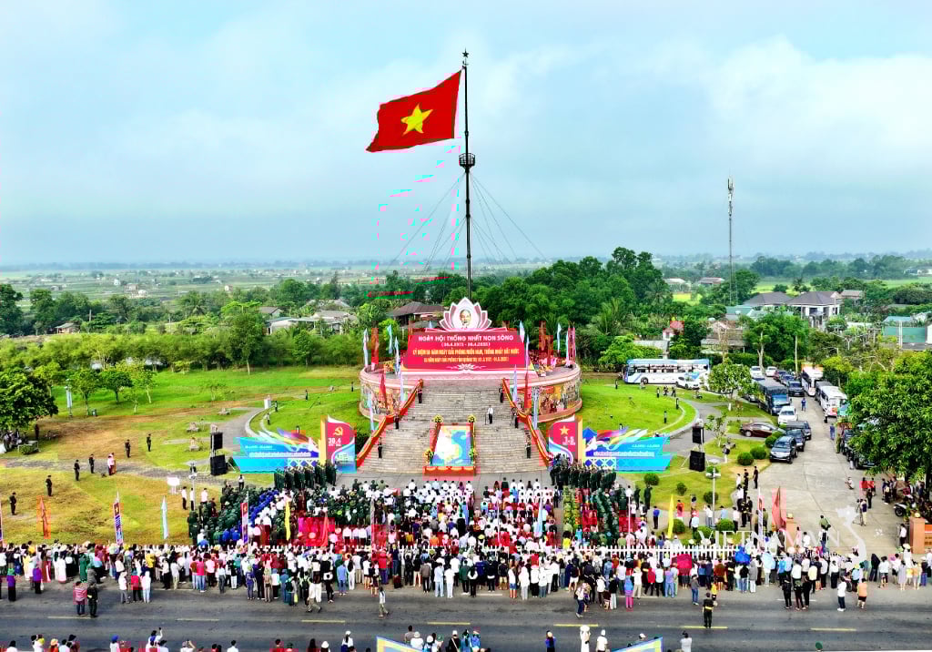 2025_THUMP_PHOTO_4677_c216de6d8fb44c9c8c2dd1e69a0b5b4e_le-thuong-co-thong-nhat-non-song.jpeg